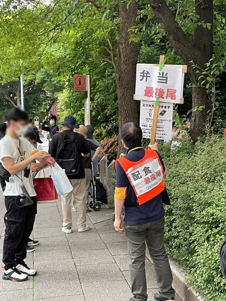 炊き出しボランティア活動のご報告 8 Reporting on TAKIDASHI Soup kitchen03